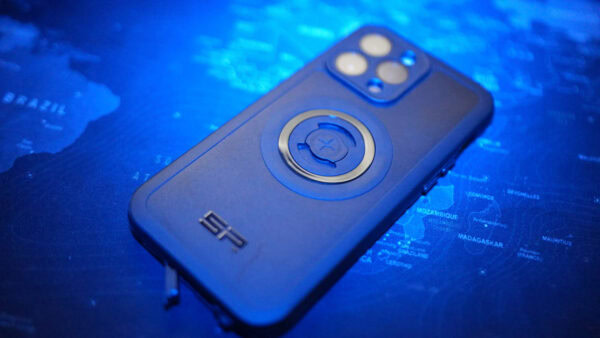 SP Connect Extreme Case mit Befestigungsmechanismus für Motorradhalterung