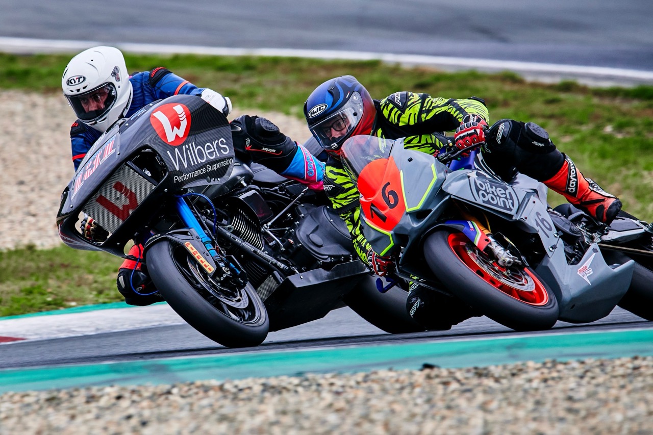 Harley-Davidson erzielt Top-Ten-Platzierung beim Sechsstundenrennen in Oschersleben