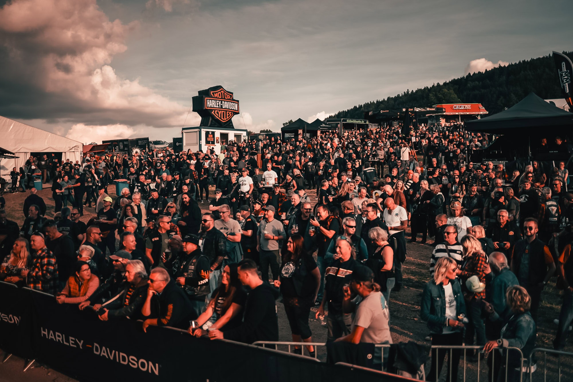 Bike Days Willingen - 2025 Besucher auf dem Eventgelände