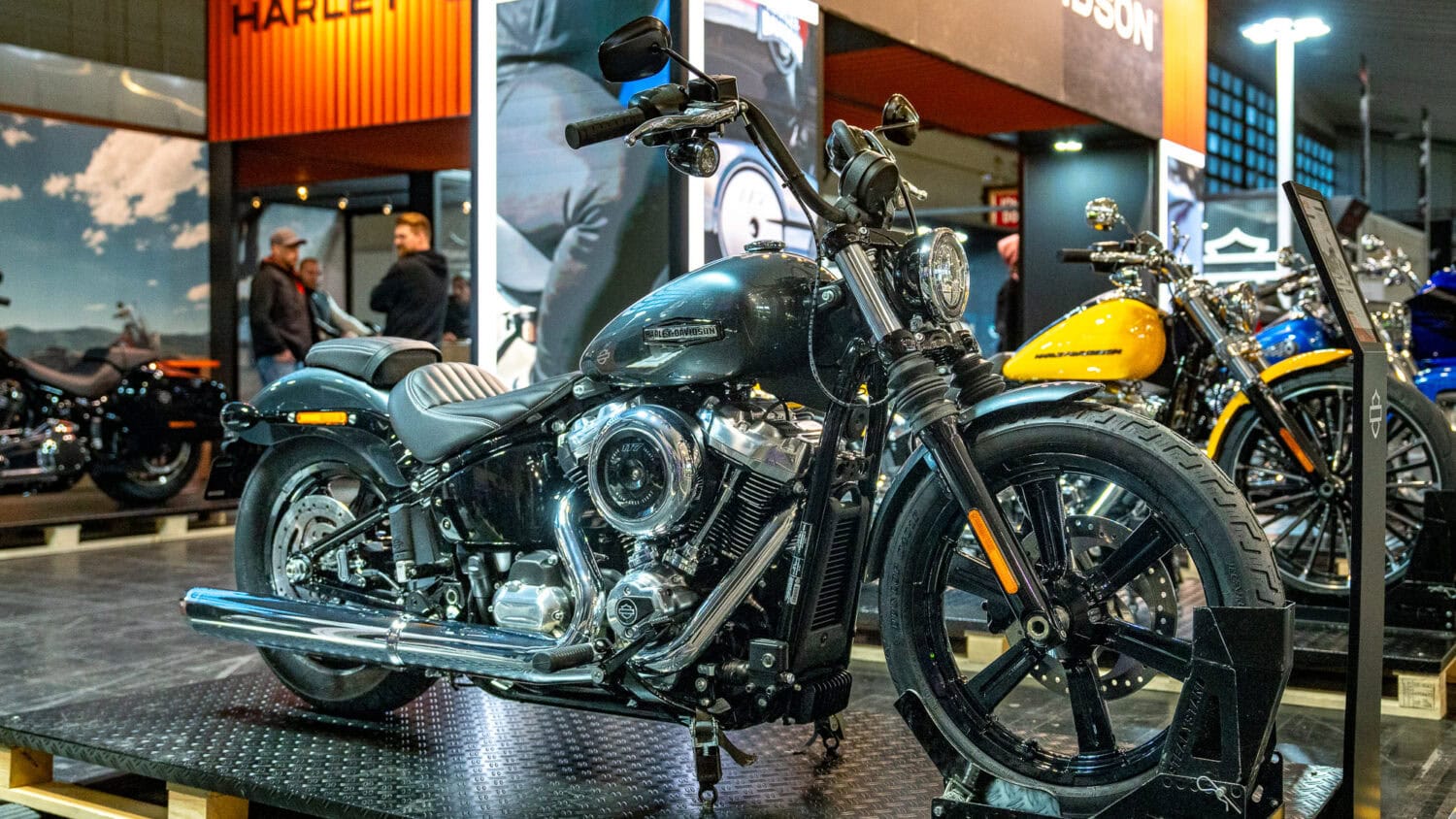 Harley-Davidson Year-End-Aktionen 2025 Harley-Davidson Street Bob Iron Horse Metallic my25