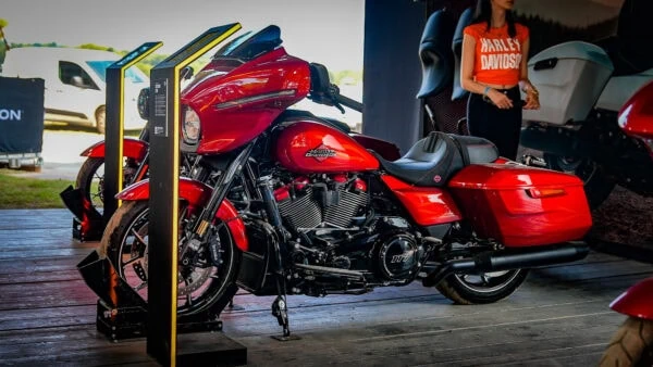 Harley-Davidson Street Glide 117 - Brilliant Red