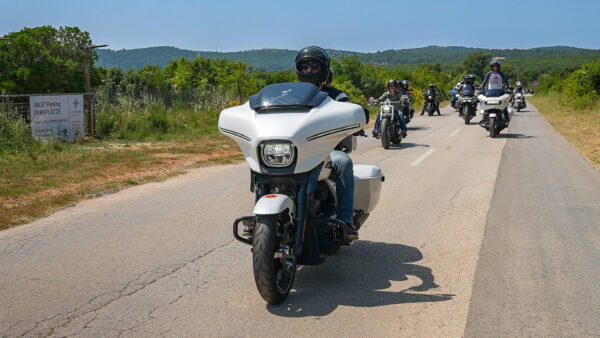 Harley-Davidson Street Glide 117 - White Onyx Pearl