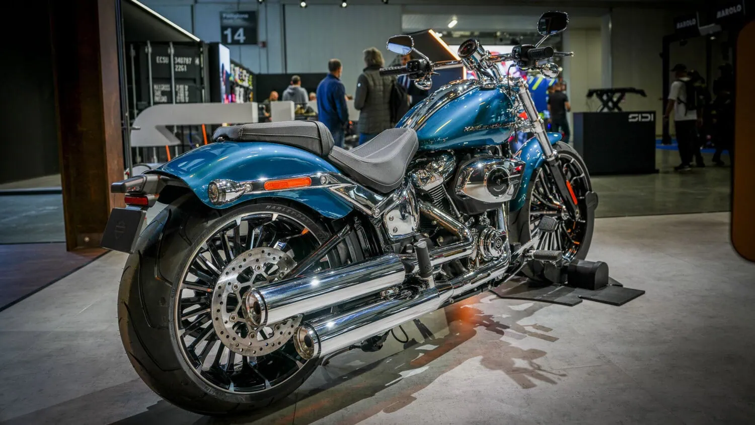Breakout 2026 Harley-Davidson rechte Seitenansicht und Auspuff
